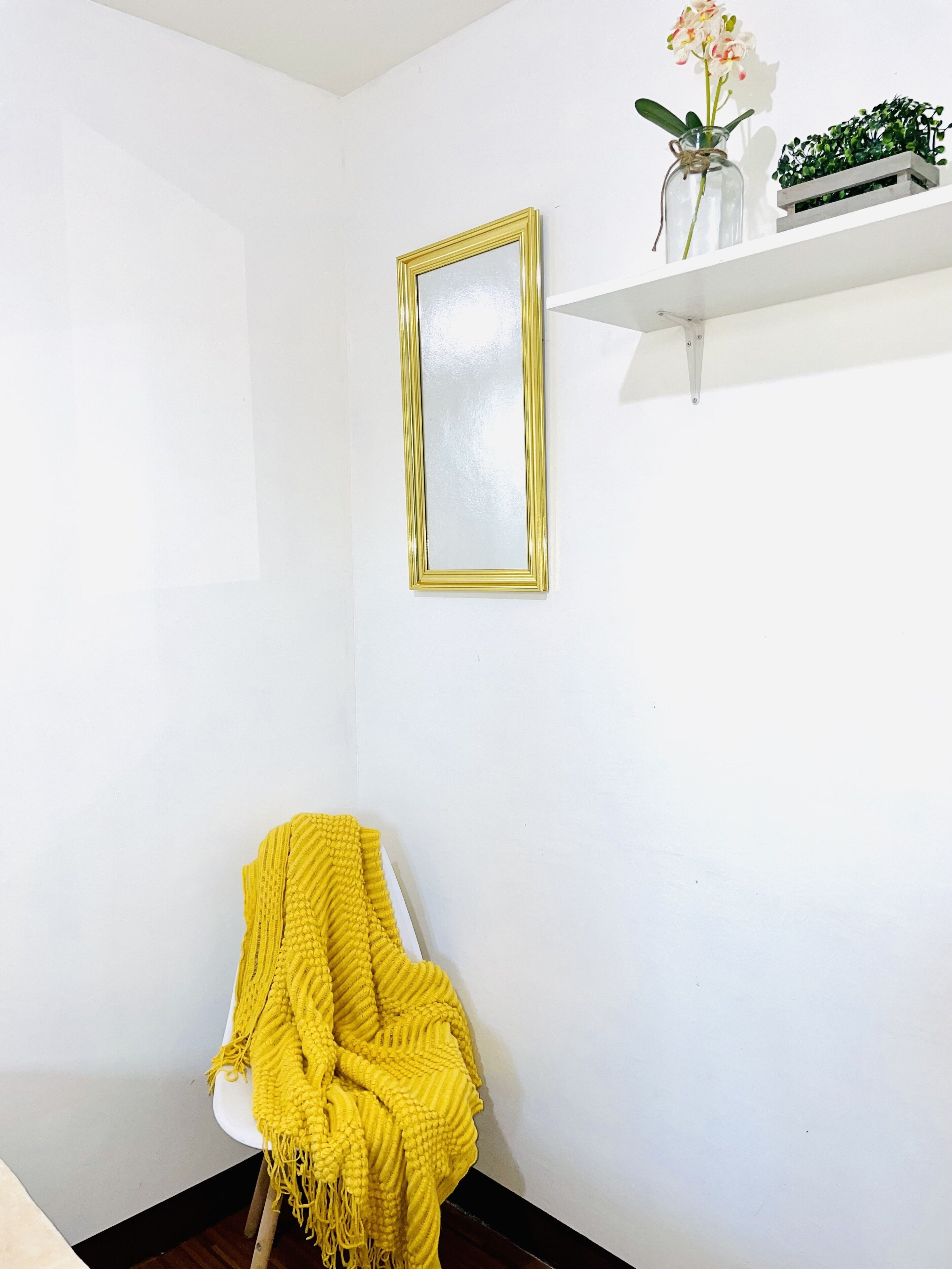 Escritorio, wifi gratis y ropa de cama 