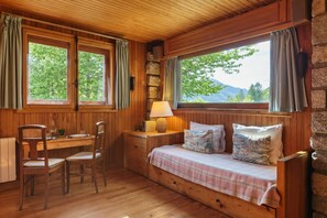 1 bedroom, bed sheets