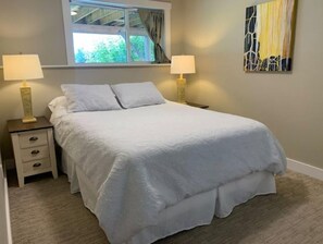 5 bedrooms, iron/ironing board, WiFi, bed sheets