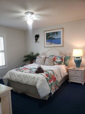 5 bedrooms, iron/ironing board, WiFi, bed sheets