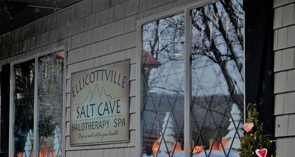 Holiday Valley Hideaway, Newly Renovated
Walking distance to Village & Slopes