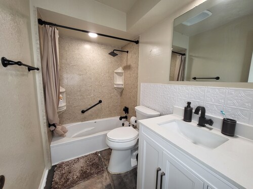 Family & Pet Friendly Getaway Close to Tinker AFB