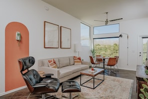 Smart TV, books - Million Dollar View - "Vista Verde" 2b/2b Condo (Tucson)