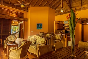 Family House | 3 bedrooms, free WiFi, bed sheets