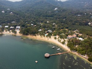 Family House | 3 bedrooms, free WiFi, bed sheets - Tropical Breeze (Roatan)