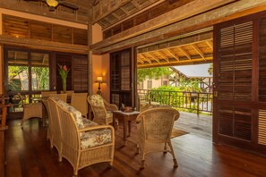 3 bedrooms, free WiFi, bed sheets - Tropical Breeze (Roatan)