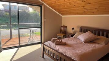 3 bedrooms, bed sheets