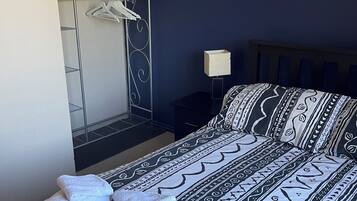 3 habitaciones y ropa de cama