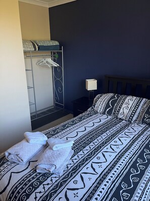 3 bedrooms, bed sheets