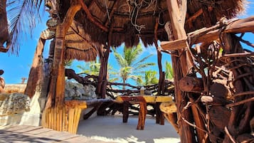 ๋ฃจํํ ํ
๋ผ์ค