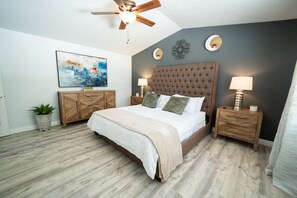 5 bedrooms, iron/ironing board, WiFi, bed sheets - Lux 5bd King w/Theater+Office (West Jordan)