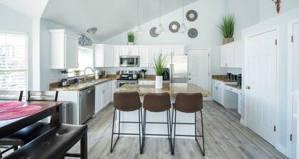 Lux 5bd King w/Theater+Office