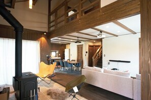 TV, fireplace, stereo