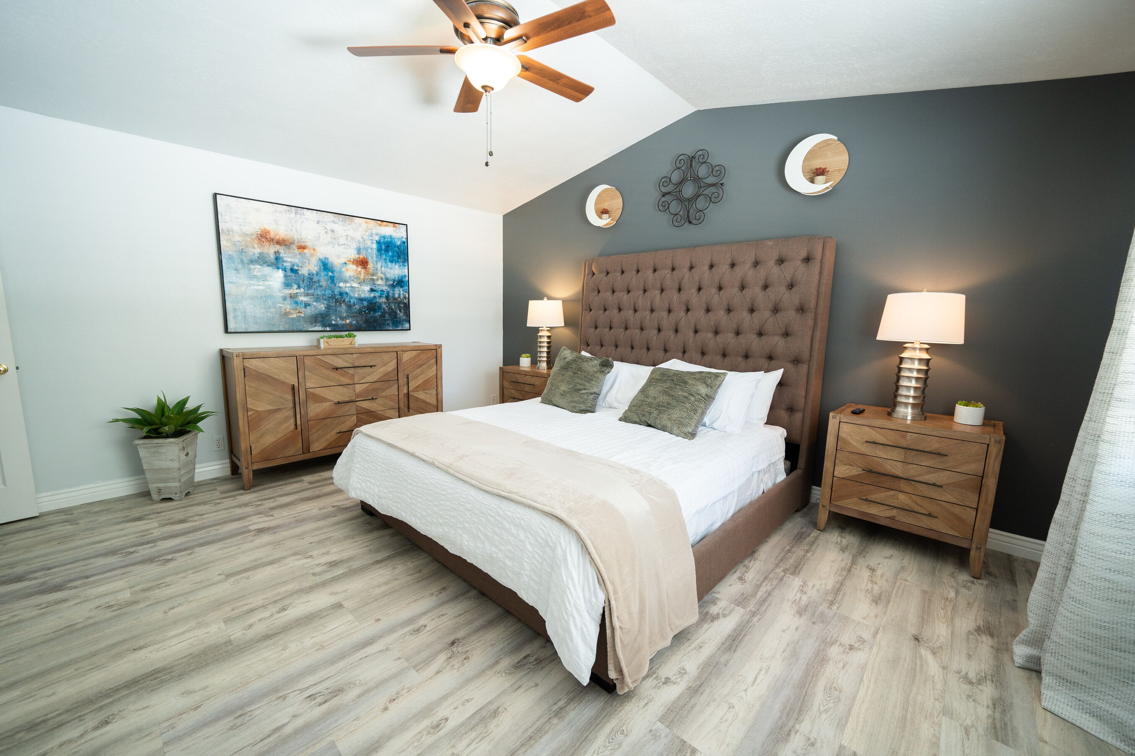 4 bedrooms, iron/ironing board, WiFi, bed sheets