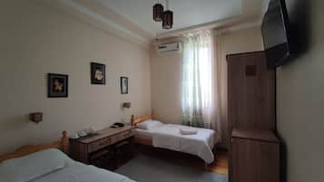 Basic-Doppel- oder -Zweibettzimmer | Allergikerbettwaren, Daunenbettdecken, individuell dekoriert