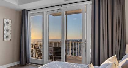 Beachfront Penthouse! 4Bd/3Bth