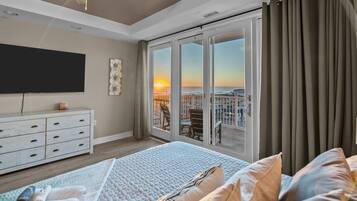 4 bedrooms, desk, iron/ironing board, WiFi