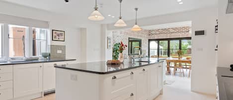 Maison Familiale, plusieurs lits | Cuisine privée | Grand réfrigérateur, micro-ondes, four, plaque de cuisson