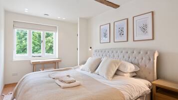 Family House, Multiple Beds | 5 bedrooms, desk, laptop workspace, soundproofing