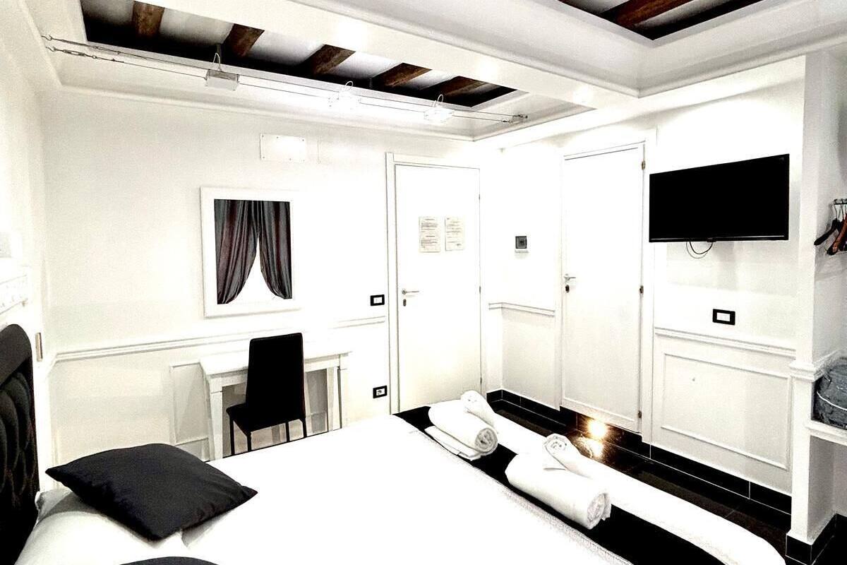 Economy Double or Twin Room | Minibar, in-room safe, desk, soundproofing