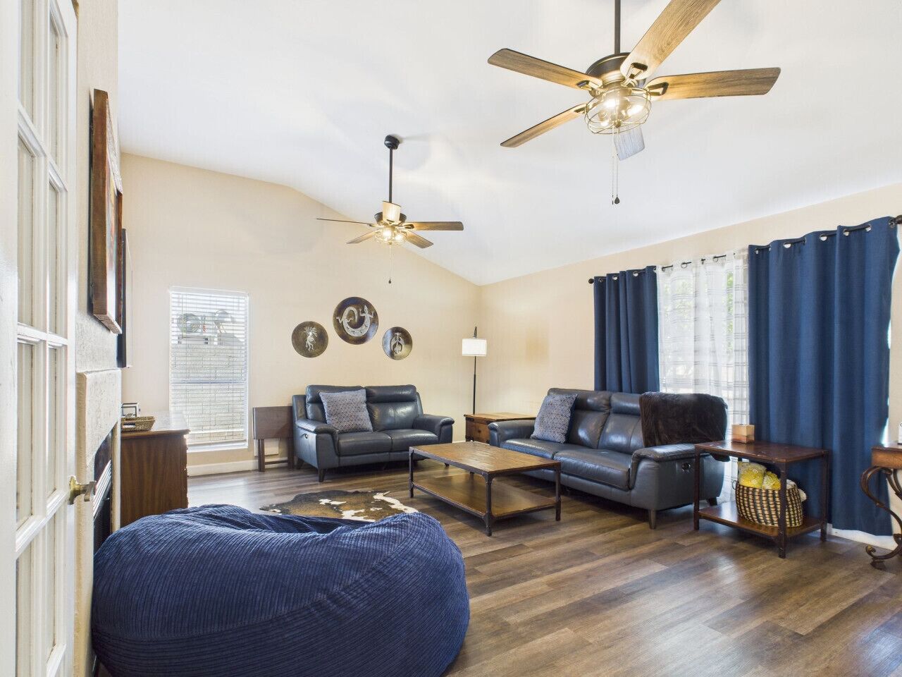 Televisie en een open haard