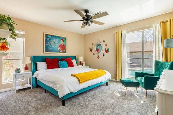 3 Schlafzimmer, Schreibtisch, Bügeleisen/Bügelbrett, Reisekinderbett