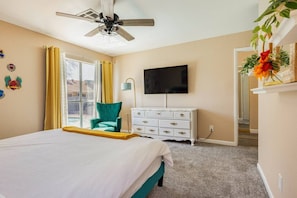 3 bedrooms, desk, iron/ironing board, travel cot