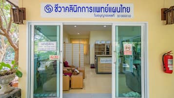 Hot stone massages, Thai massages