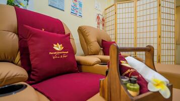 Hot stone massages, Thai massages
