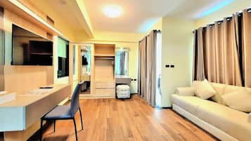 Exclusive Studio Suite | Living area | Flat-screen TV, fireplace