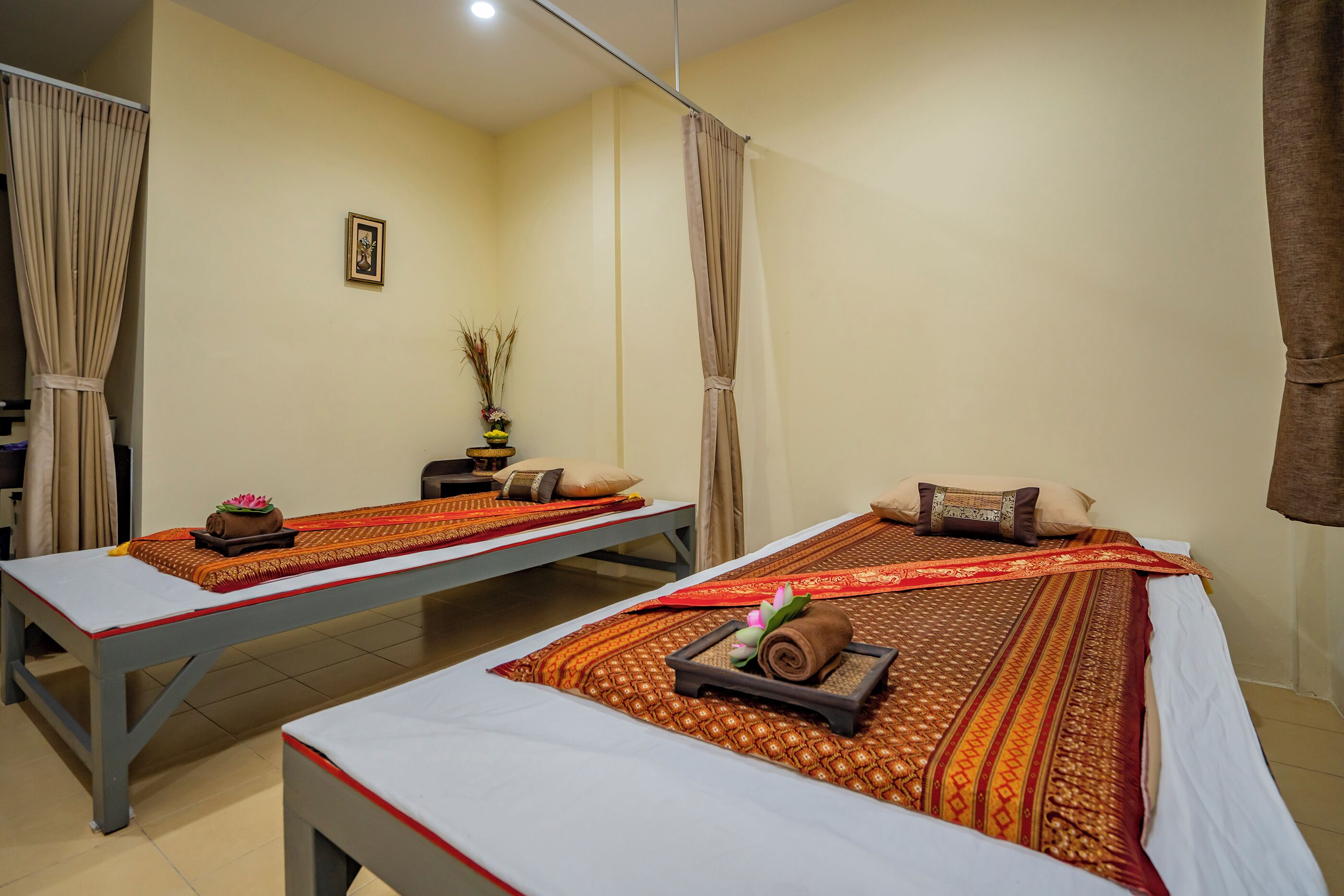 Hot stone massages, Thai massages