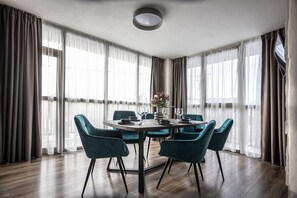 Apartament exclusiu | Cuina privada | Frigorífic, microones, placa de cuina i bullidora elèctrica