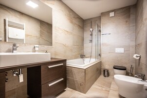 Exclusive Apartment | Bathroom