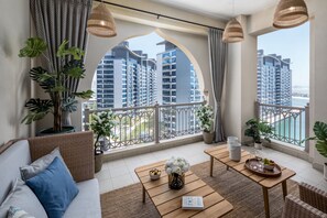 Terrace/patio - Maison Privee - Bohemian Apt w/ Amazing Seafront Views on The Palm (Dubai)