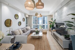 Interior - Maison Privee - Bohemian Apt w/ Amazing Seafront Views on The Palm (Dubai)