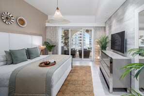 View from room - Maison Privee - Bohemian Apt w/ Amazing Seafront Views on The Palm (Dubai)