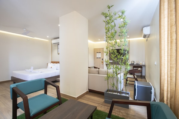 Executive Suite | Free WiFi, bed sheets - Myspace Kadison (Davanagere)