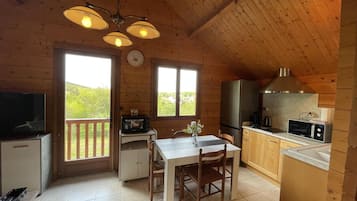 Fridge, microwave, coffee/tea maker, toaster