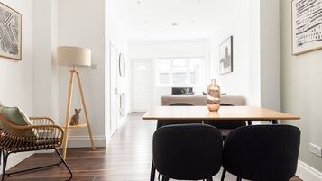 Apartment | Living area | 37-inch TV with satellite channels, Netflix, streaming services