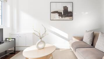 Apartment | Living area | 37-inch TV with satellite channels, Netflix, streaming services