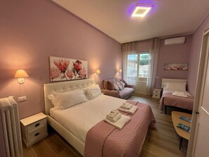 3 chambres, coffres-forts dans les chambres, fer et planche à repasser