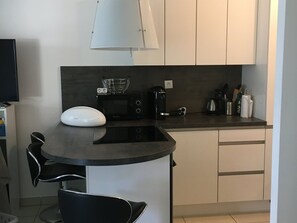 Fridge, oven, stovetop