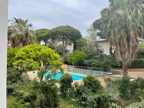 Pool - Hyères: 1BR with AC, pool & parking at the port (Hyères)