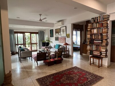 Chic South Delhi 3-bed penthouse apartment with pvt terrace -- 5 mins from Metro