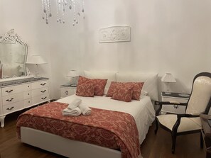 2 bedrooms, desk, iron/ironing board, free WiFi - Loft in centro storico-30 mt dalla piazza Duomo (Messina)