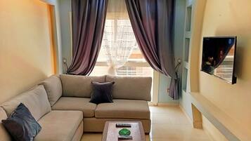 Een smart-tv en een open haard