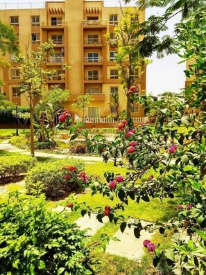 Property grounds - A Wonderful Apartment in a compound in 6 October Gardens (Giza Governorate)