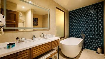 Family Triple Room | Bathroom | Hair dryer, bathrobes, slippers, towels