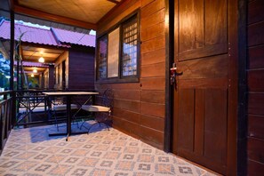 Outdoor dining - Authentic Khmer house with Garden View (Krong Siem Reap)