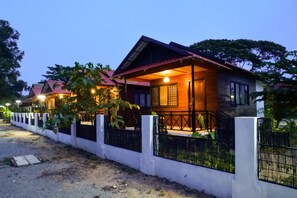 Exterior - Authentic Khmer house with Garden View (Krong Siem Reap)